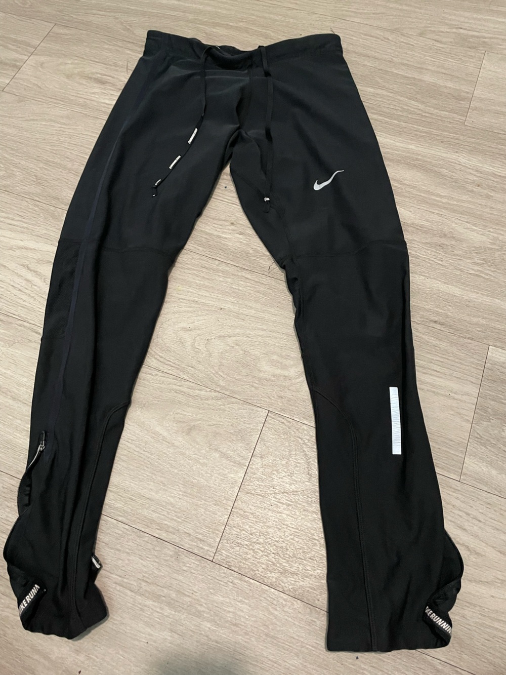Nike Black Women's Athletic Leggings with Reflective Swoosh